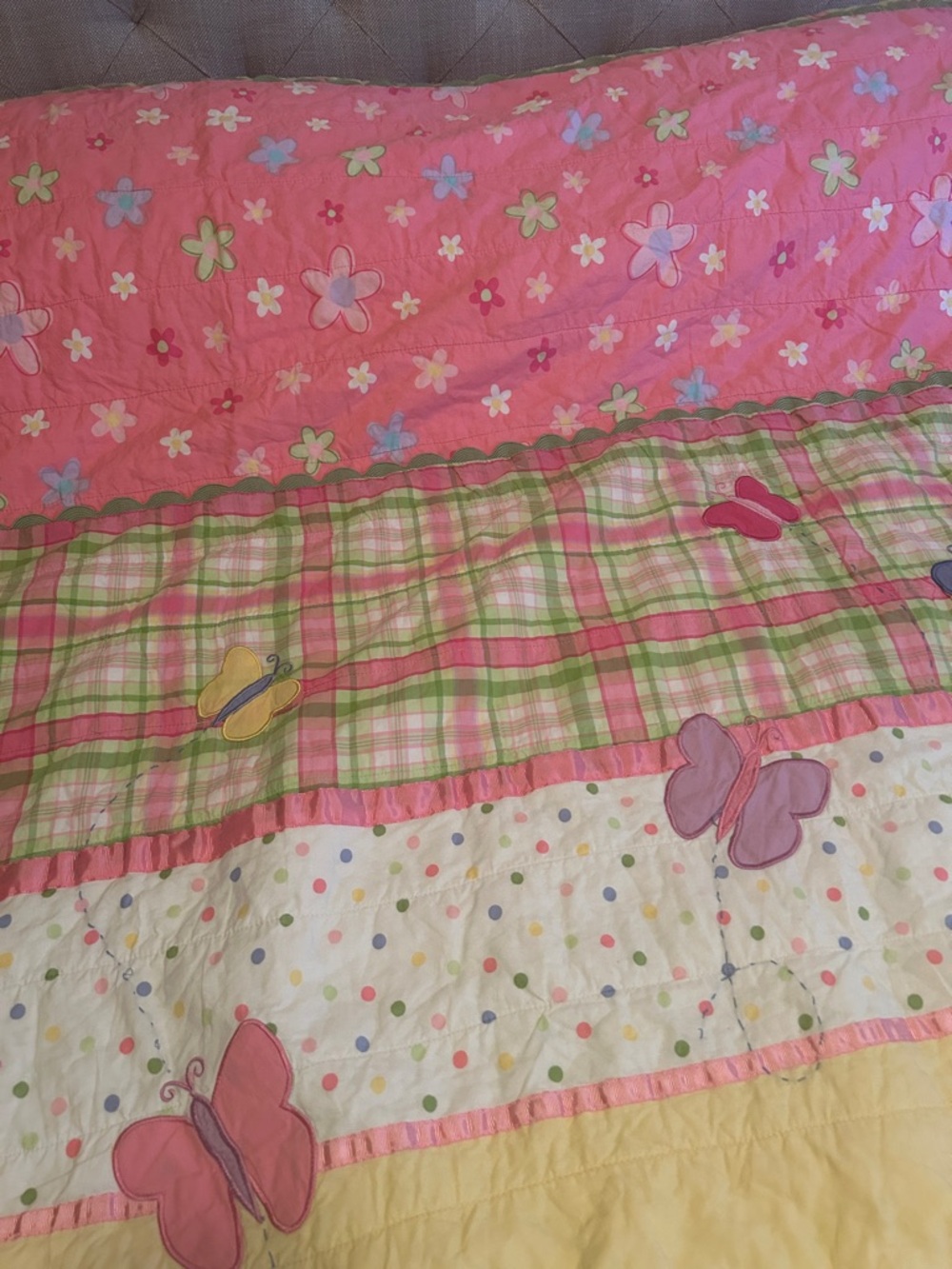 Floral Patchwork Kids Quilt - Pink, Yellow, Green 56 1/2 X 82 inches - Picture 5 of 6